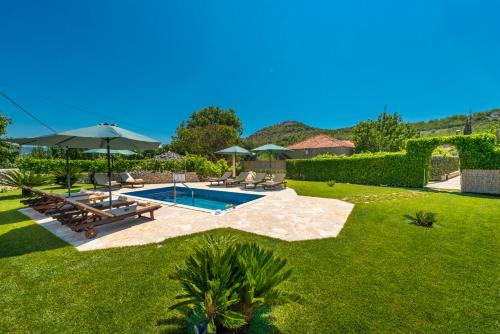 Vila Vergatum-privacy,gym,billiards,table tennis - Location, gîte - Donji Brgat