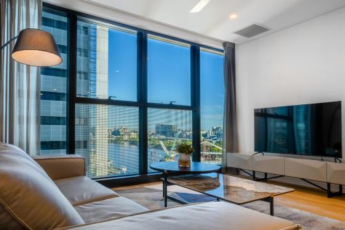 CASSA ONE - The One Apartments Managed by The Cassa Room Type - One-Bedroom Apartment with Partial River View
