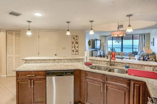 12B Crescent Beach Club in Clearwater Beach, USA