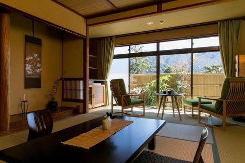 Japanese-Style Room with Garden and Shared Bathroom 