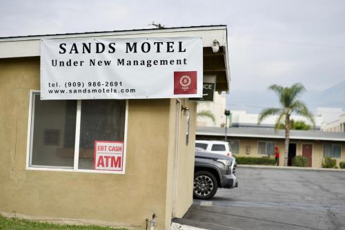 Sands Motel by Ontario Airport & Toyota Arena