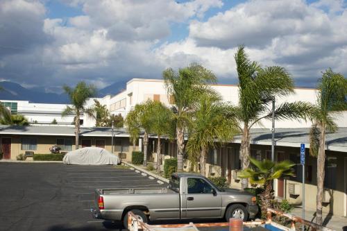 Sands Motel by Ontario Airport & Toyota Arena