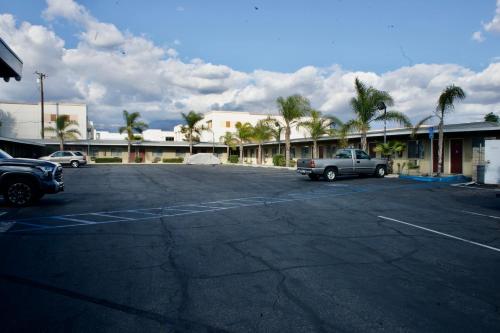 Sands Motel by Ontario Airport & Toyota Arena
