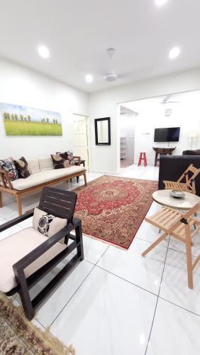 The Penggawa Homestay - 3 comfortable bedrooms