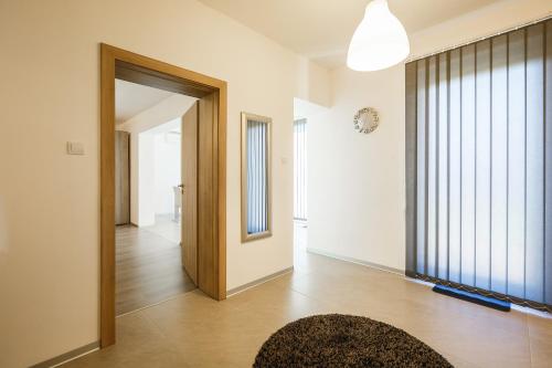 Ivni Apartmani in 諾維格拉德
