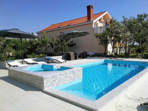  Villa Flora Maris Apartments, Pension in Privlaka