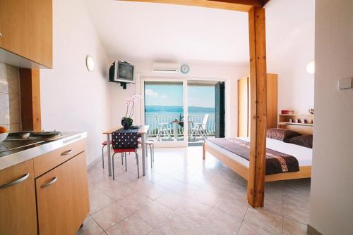 Studio Apartment in Duce with Sea View, Terrace, Air Conditioning, WiFi 4167-6, Duće (foto 4)