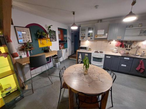 Kitchen, Looming Hostel in Tartu