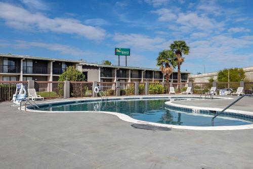 สระว่ายน้ำ, Quality Inn Rock Hill Northeast I-77 in ร็อควิลล์ (SC)