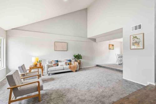 Mid-Century Meets Modern - Apartment - Camarillo