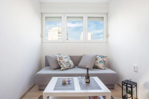 Apartments with WiFi Split - 20242 - Tap to explore photos