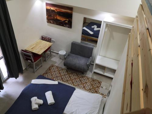 2 double beds