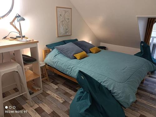 B&B Montargis - Magnifique Studio Climatisation Wifi Tout confort, vélos en option, Centre ville Parking privé Jardin - Bed and Breakfast Montargis