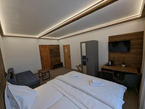 Double Room with Sofa Bed image 2