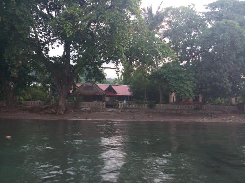 Skats, Lena house Flores in Waigete