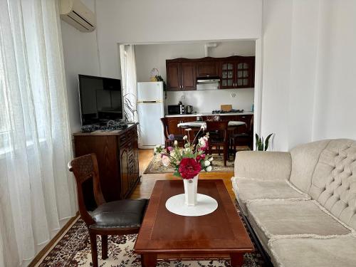 Апартамент Опера. Стил и комфорт. Идеален център. Апартамент Опера. Стил и комфорт. Идеален център.