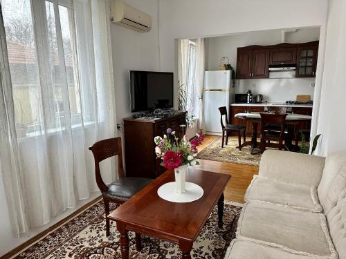 Апартамент Опера. Стил и комфорт. Идеален център. Апартамент Опера. Стил и комфорт. Идеален център.