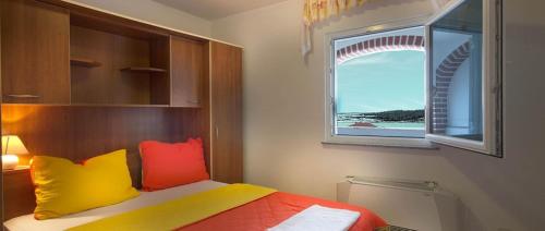 Apartment in Novalja with sea view, terrace, air conditioning, WiFi 3565-5 in คาสกา