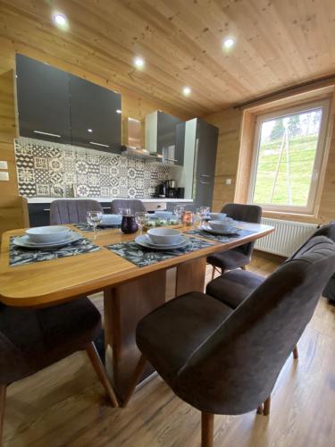 Les Chalets Bambi & Jacuzzi privatif 4
