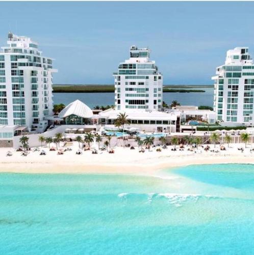 Estudio 4 sobre playa, alberca, gimnasio, jacuzzi, Cancún (foto 4)