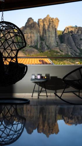 Rock State View - Unique Overlooking Meteora Flat