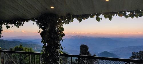 Hostie Casa Belle Vue - Private 3BHK Mountain Chalet with Breathtaking Himalayan views