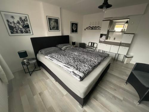 1 queen bed