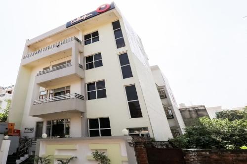 Capital O Hotel Orenda Near Indira Nagar Metro Station