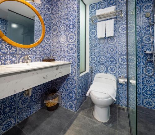 room detail thumbnail 2