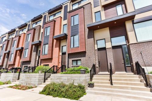 3bdr townhouse in Downsview Park - Free parking - 25 min to Downtown