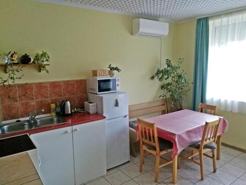 Jucus Vendégház - Apartment - Zebegény