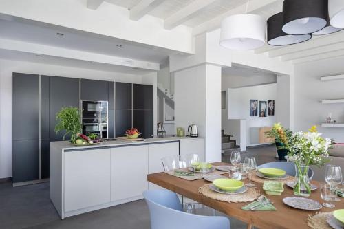 3 Bedroom Modern Villa, Pool, Savoca, East Sicily in Savoca