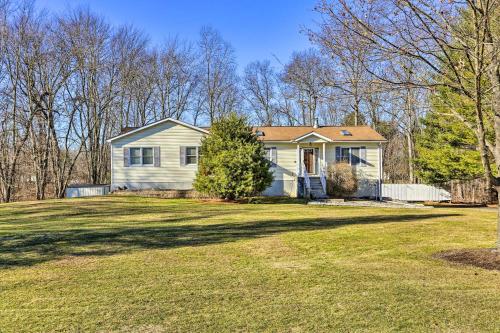 New Paltz Apt - 11 Mi to Poughkeepsie! in New Paltz, USA