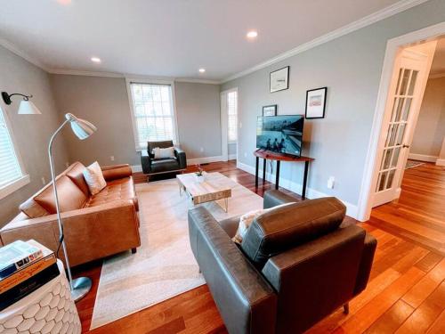 Phillips Academy Andover, Easy Commute to Boston, Free Parking 3 Bedrooms, 2 Baths