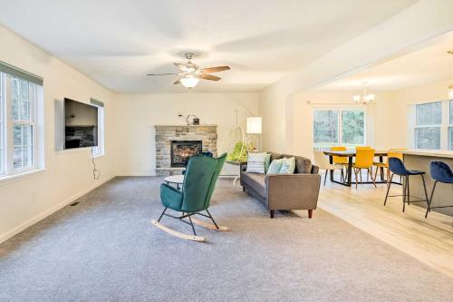 Pocono Summit Home Game Room and Lake Access! in Pocono Summit, USA