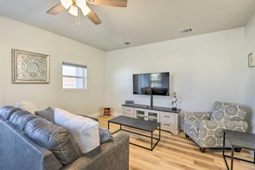 Fort Worth Retreat with Balcony Walk to TCU!