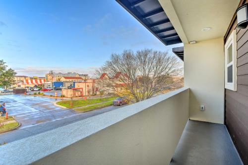 Fort Worth Retreat with Balcony Walk to TCU!