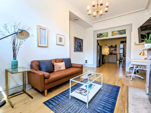 HostWise Stays - Industrial Vintage Style, Close to Downtown! in Pittsburgh, USA