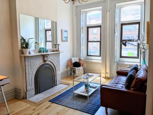 HostWise Stays - Industrial Vintage Style, Close to Downtown! in Pittsburgh, USA