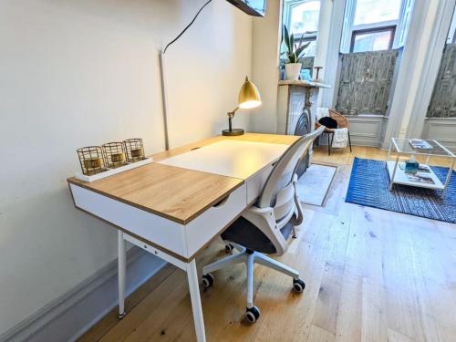 HostWise Stays - Industrial Vintage Style, Close to Downtown! in Pittsburgh, USA