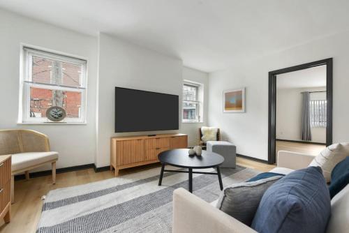 HostWise Stays - Butler St, Lower Lawrenceville, Brand New! in Pittsburgh, USA