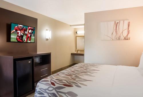 Red Roof Inn Tupelo - image 12