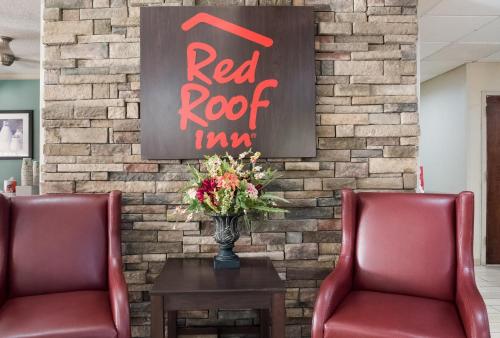 Red Roof Inn Tupelo - image 6