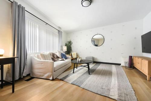 HostWise Stays - Butler St - Private Entrance on Ground Floor - Lower Lawrenceville in Pittsburgh, USA