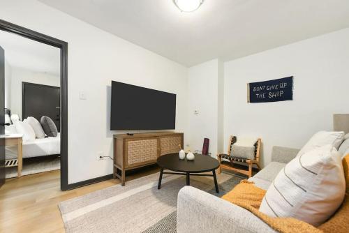 HostWise Stays - Pet Friendly Butler St Apt, Ground Floor with Private Entrance