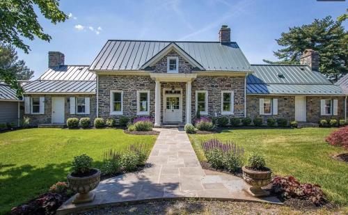 Heigh Torr Estate in Virginia's Wine Country - Accommodation - Purcellville