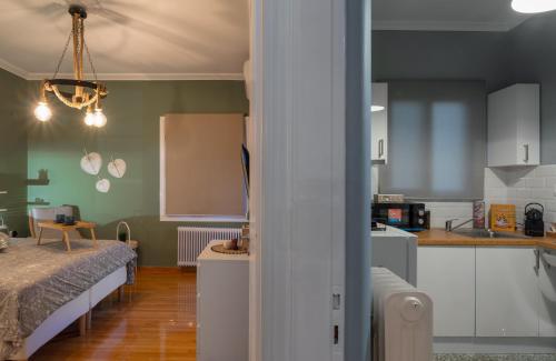 Acropolis Apartment with a unique view - image 9