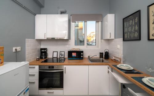 Acropolis Apartment with a unique view - image 6