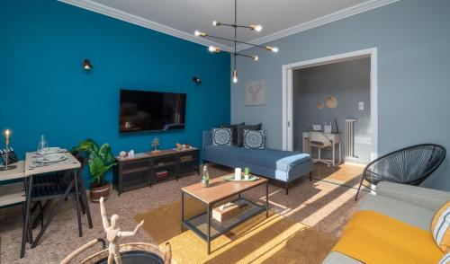 Acropolis Apartment with a unique view - image 12