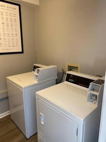 The Carolyn - 2 Bedroom Apt in Quilt Town, USA in Hamilton, USA